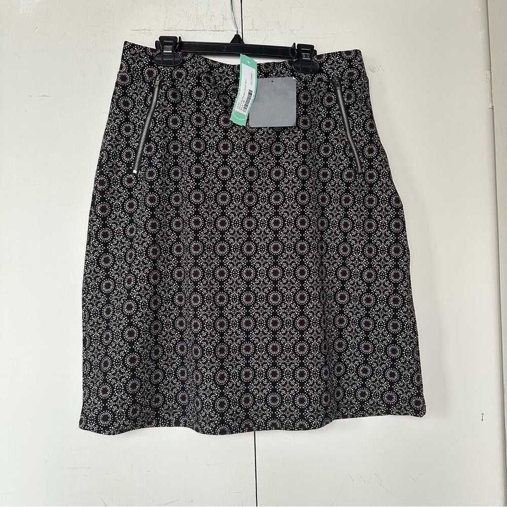 Le Lis Black and Cream Patterned A-Line Knee Length Skirt From Stitch Fix